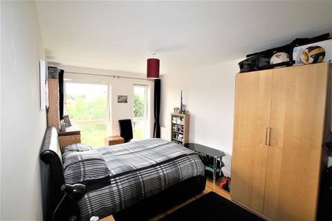 2 bedroom flat to rent, Commonwealth Drive, Crawley, West Sussex. RH10 1AU