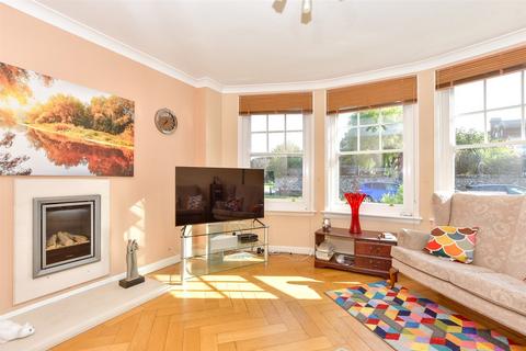 3 bedroom ground floor flat for sale, Granville Road, Littlehampton, West Sussex