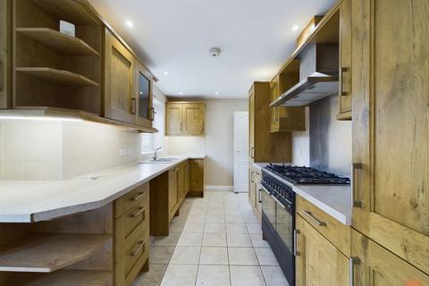 4 bedroom semi-detached house to rent, Fuller Road, Perranporth