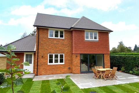 4 bedroom detached house for sale, Fairbanks, Surrey GU26