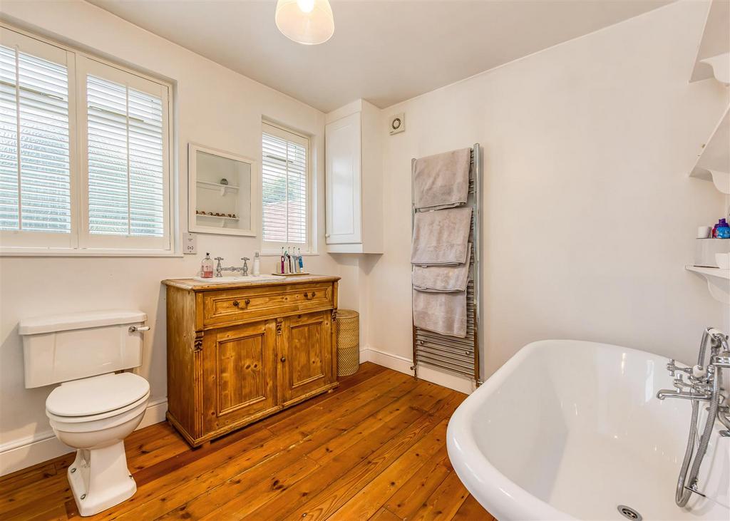 16 Clifton Road bathroom1.jpg