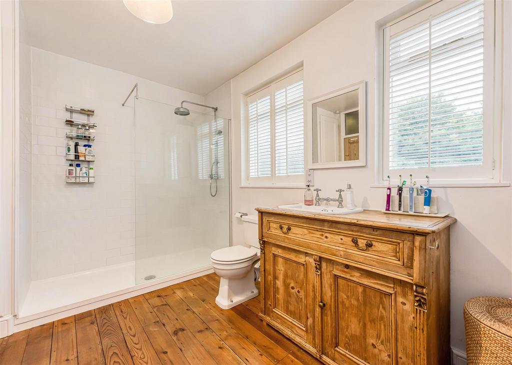 16 Clifton Road bathroom2.jpg