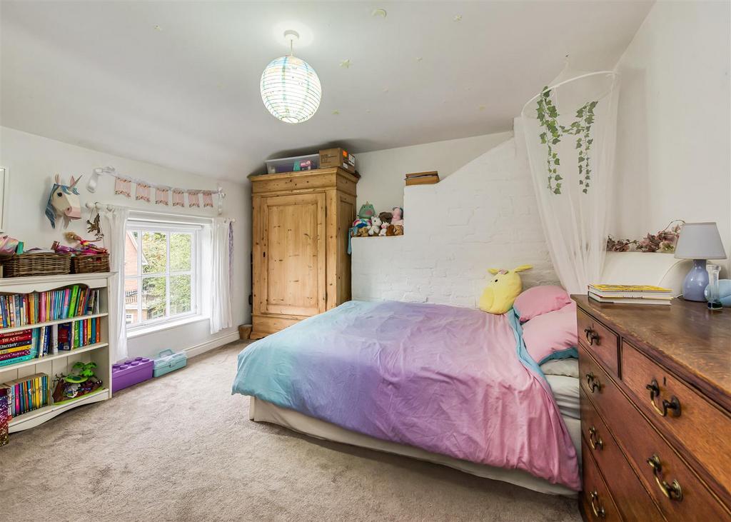 16 Clifton Road-bed3.jpg