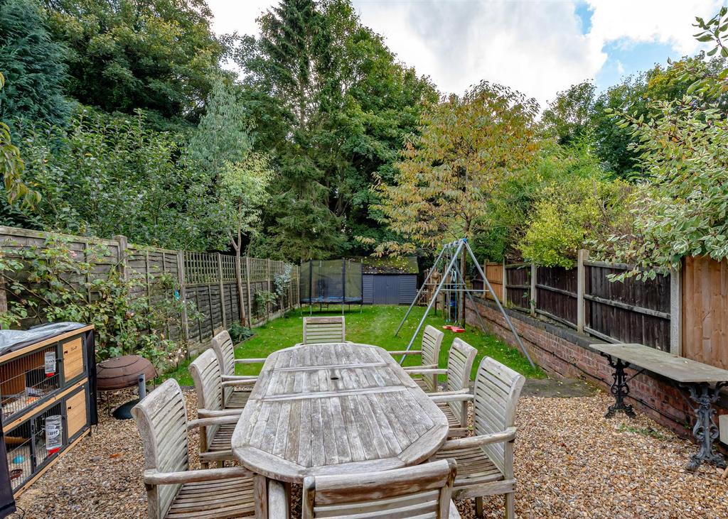 16 Clifton Road-garden3.jpg