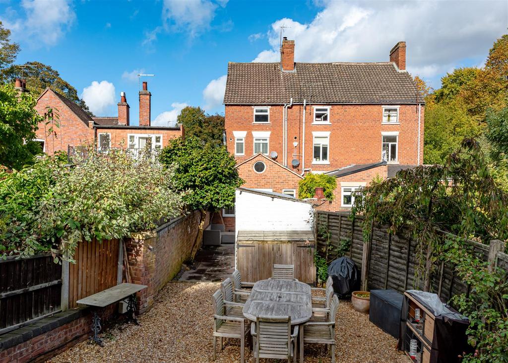 16 Clifton Road-garden6.jpg