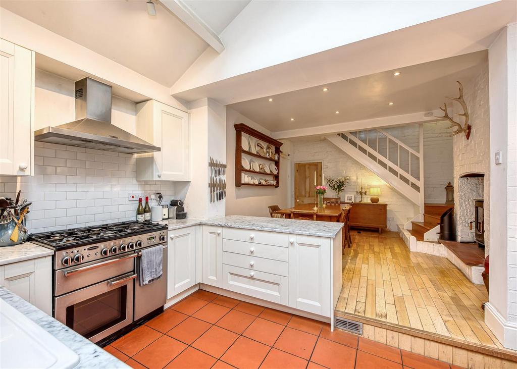 16 Clifton Road-kitchen1.jpg