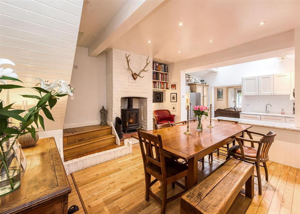 16 Clifton Road-dining1.jpg