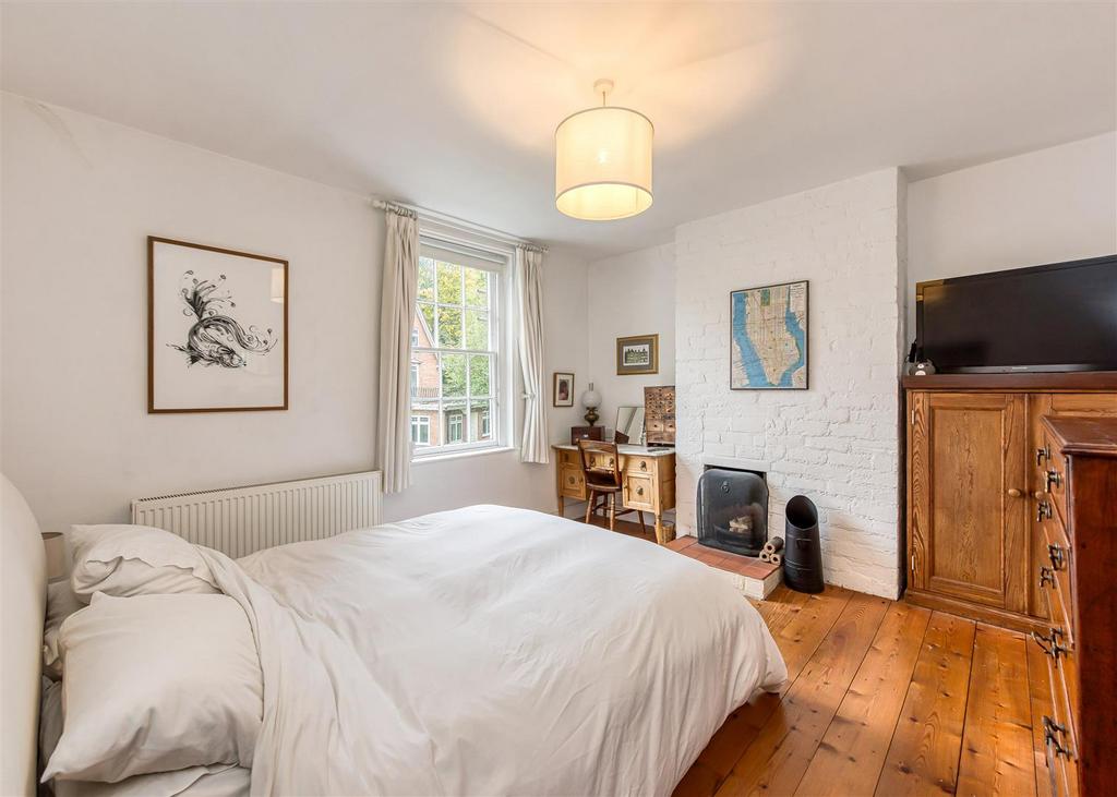 16 Clifton Road-bed1.jpg