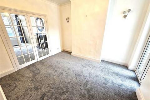 4 bedroom terraced house to rent, Bournemouth Park Road, Southend , Southend ,