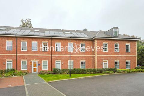 2 bedroom apartment to rent, Commonwealth Place, Slough SL2