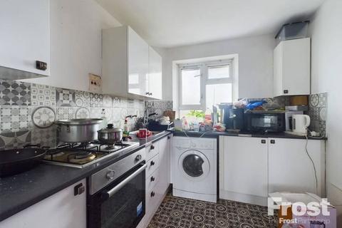 2 bedroom flat for sale, Elmwood Avenue, Feltham, Middlesex, TW13 7QA