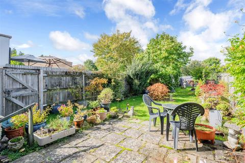 121 Ruden Way, Epsom, KT17 3LW