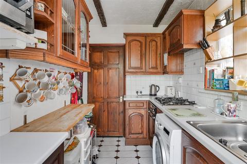 121 Ruden Way, Epsom, KT17 3LW