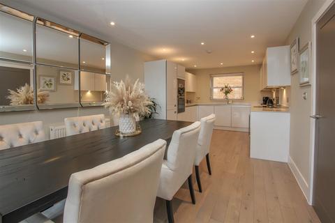 2 bedroom apartment for sale, The Mount, Brentwood