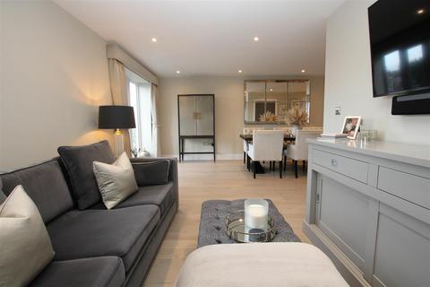 2 bedroom apartment for sale, The Mount, Brentwood