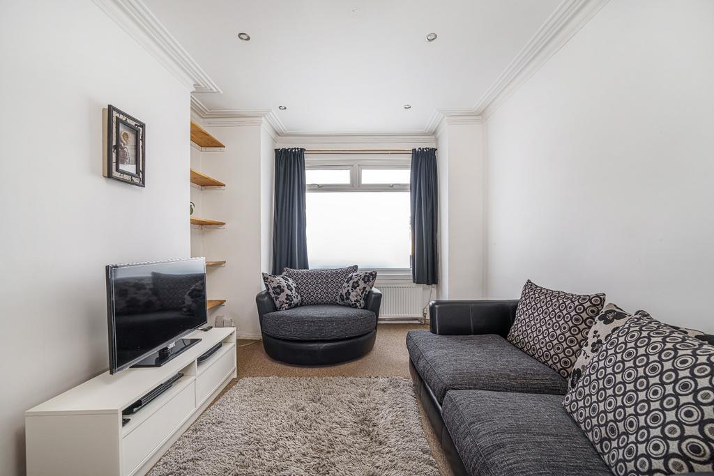 Swingate Lane, London SE18 2 bed terraced house for sale £420,000