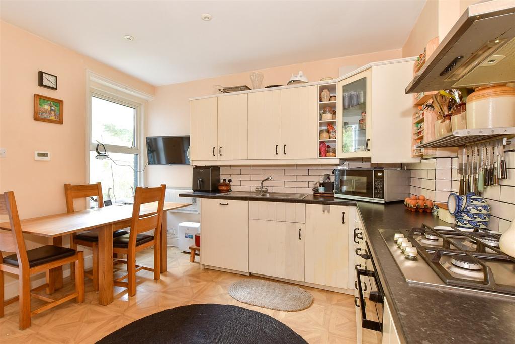 Kitchen/ Dining Room