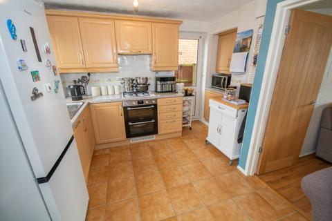 11 Hardy Close, Rugby, CV22 7JA