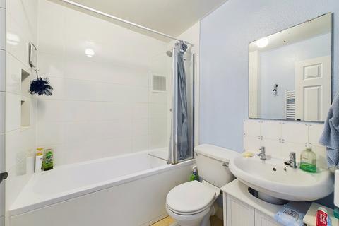 8 Goodwin Court, Gloucester, GL1 5AF