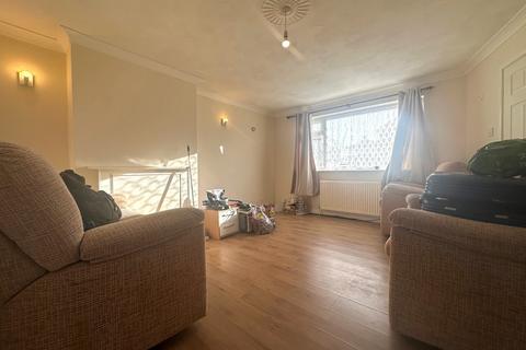 3 bedroom semi-detached house to rent, Butts Road, Southampton SO19
