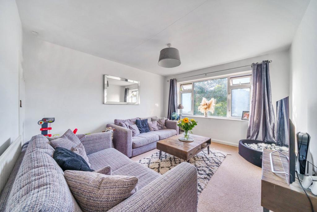 Woodlands Avenue, West Byfleet, KT14 3 bed for sale £350,000