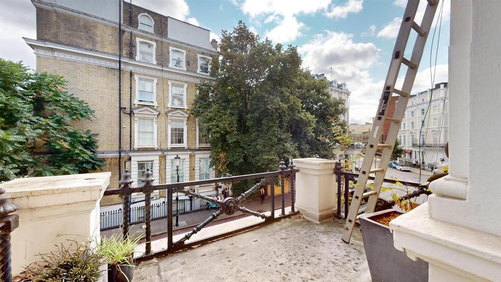 Ft8, 163 Cromwell Rd Balcony1.jpg