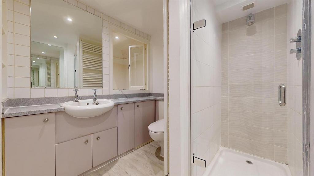 Ft8, 163 Cromwell Rd bathroom2.jpg