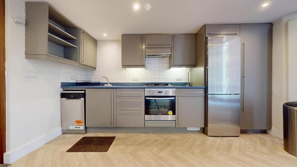 Ft8, 163 Cromwell Rd kitchen.jpg