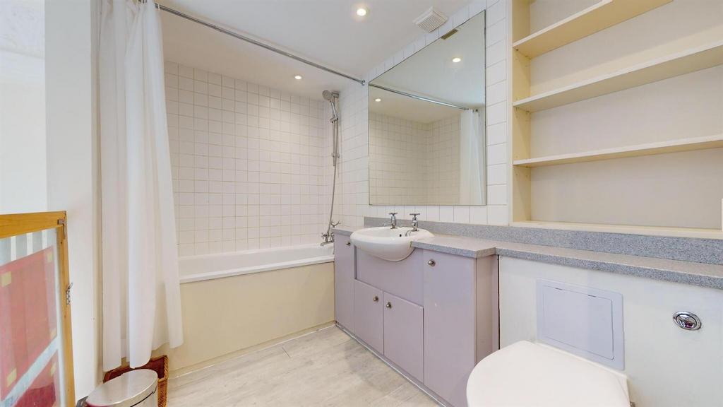 Ft8, 163 Cromwell Rd Master bathroom.jpg