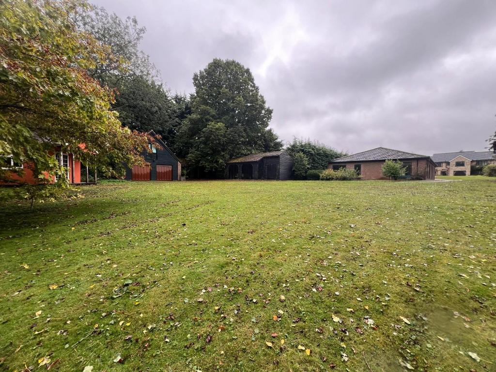 Garden &amp; Outbuildings