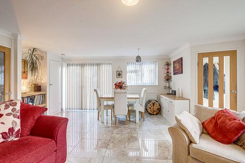 37 Farm Way, Benfleet, SS7 3RG