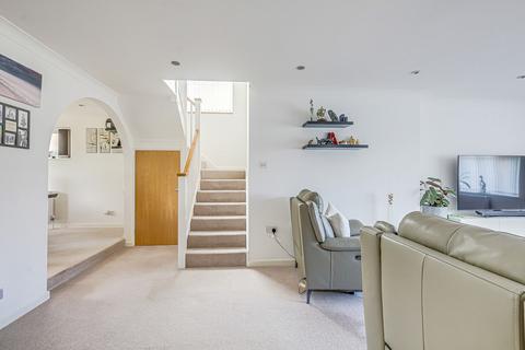 33a Bilton Road, Benfleet, SS7 2HQ