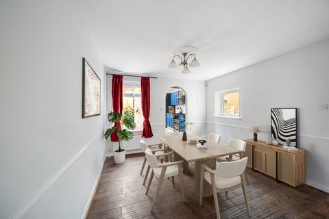 84 Commonwealth Road, Caterham, CR3 6LS