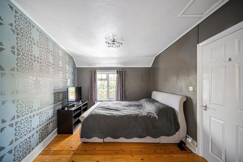 84 Commonwealth Road, Caterham, CR3 6LS