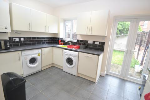 5 bedroom detached house to rent, Victoria Road, West Bridgford NG2