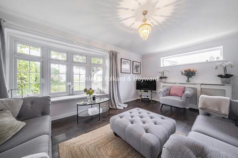 51 Broadheath Drive, Chislehurst, BR7 6EU