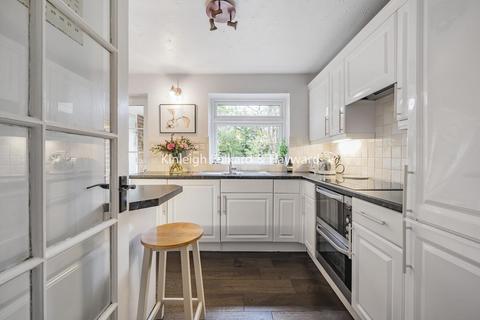 51 Broadheath Drive, Chislehurst, BR7 6EU