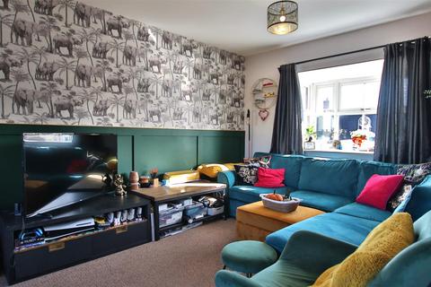 2 bedroom flat for sale, Hazel Avenue, Walton Cardiff, Tewkesbury