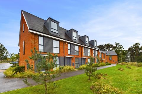 3 bedroom townhouse for sale, Chieftain Street, Bordon, Hampshire, GU35