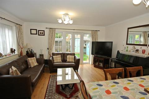 4 bedroom house for sale, Fircroft Road, Englefield Green TW20