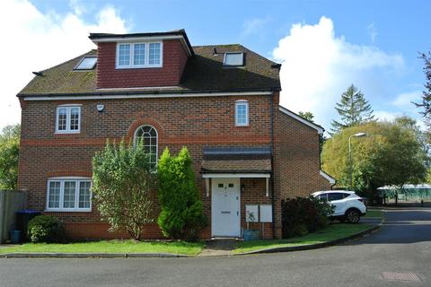 4 bedroom house for sale, Fircroft Road, Englefield Green TW20