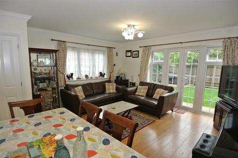 4 bedroom house for sale, Fircroft Road, Englefield Green TW20