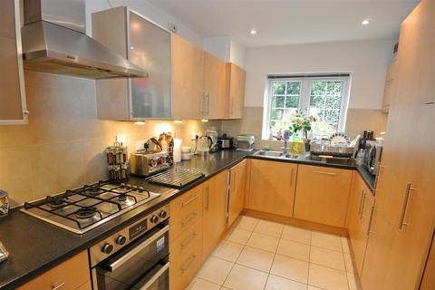 4 bedroom house for sale, Fircroft Road, Englefield Green TW20