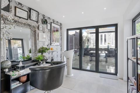 21 Bidhams Crescent, Tadworth, KT20 5HE