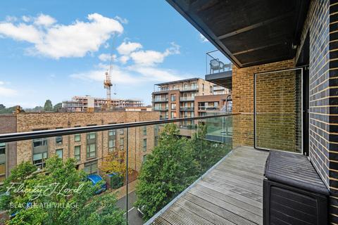 3 bedroom apartment for sale, Wallace Court, London