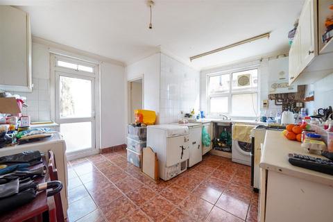 2 bedroom maisonette for sale, Deacon Road, Willesden