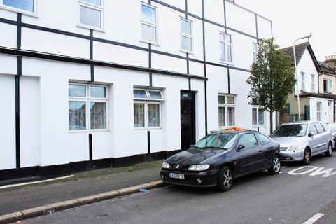 1 bedroom flat for sale, Cemetery Road, London