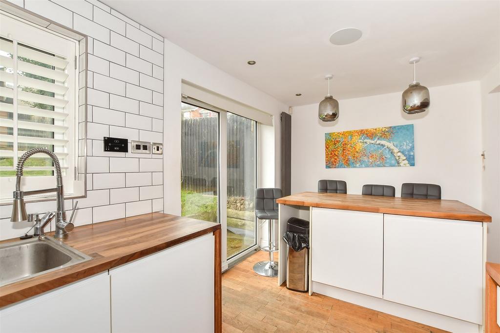 Kitchen/ Dining Area