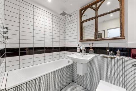 63 Sunlight Square, London, E2 6LD