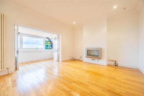 3 bedroom penthouse for sale, GRAND PARADE, Leigh-On-Sea